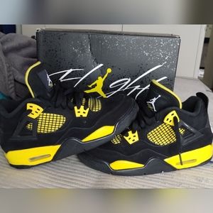 Air Jordan 4 retro thunder